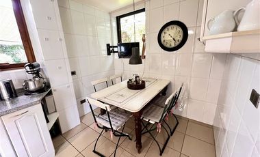 Casa en Venta en EXCELENTE CASA CON GRAN Y LINDO JARDIN CON PISCINA, MUY BUEN SECTOR¡¡¡