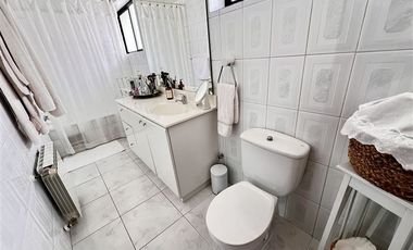 Casa en Venta en EXCELENTE CASA CON GRAN Y LINDO JARDIN CON PISCINA, MUY BUEN SECTOR¡¡¡