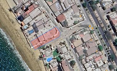 AMPLIA CASA EN LAS BRISAS MANZANILLO, EN ESQUINA, FRENTE A PLAYA