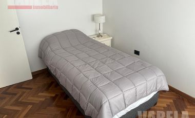 RESERVADA- Casa en Venta  2 Plantas. 2 Cocheras. Patio. Pileta. Quincho. Parrilla. Impecable!!