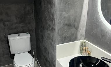 RESERVADA- Casa en Venta  2 Plantas. 2 Cocheras. Patio. Pileta. Quincho. Parrilla. Impecable!!