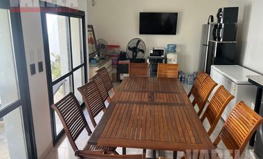 RESERVADA- Casa en Venta  2 Plantas. 2 Cocheras. Patio. Pileta. Quincho. Parrilla. Impecable!!