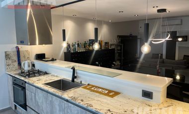 RESERVADA- Casa en Venta  2 Plantas. 2 Cocheras. Patio. Pileta. Quincho. Parrilla. Impecable!!