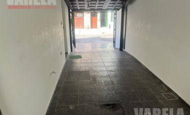 RESERVADA- Casa en Venta  2 Plantas. 2 Cocheras. Patio. Pileta. Quincho. Parrilla. Impecable!!