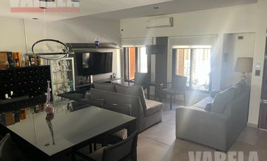 RESERVADA- Casa en Venta  2 Plantas. 2 Cocheras. Patio. Pileta. Quincho. Parrilla. Impecable!!