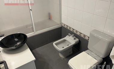 RESERVADA- Casa en Venta  2 Plantas. 2 Cocheras. Patio. Pileta. Quincho. Parrilla. Impecable!!