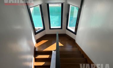 RESERVADA- Casa en Venta  2 Plantas. 2 Cocheras. Patio. Pileta. Quincho. Parrilla. Impecable!!