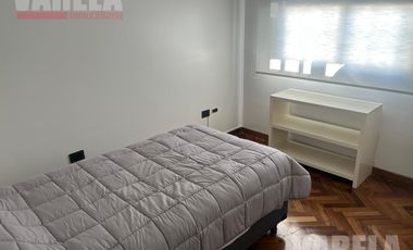 RESERVADA- Casa en Venta  2 Plantas. 2 Cocheras. Patio. Pileta. Quincho. Parrilla. Impecable!!