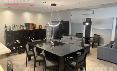 RESERVADA- Casa en Venta  2 Plantas. 2 Cocheras. Patio. Pileta. Quincho. Parrilla. Impecable!!