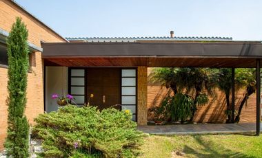 SE VENDE CASA EN SABANETA LOMA SAN JUDAS SUBIENDO DETRAS DE LA VAQUITA