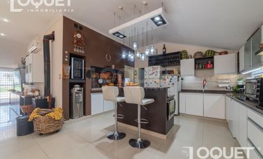 Casa de Categoria sobre el Rio - Sauce Viejo