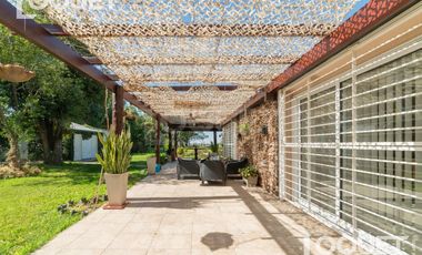 Casa de Categoria sobre el Rio - Sauce Viejo