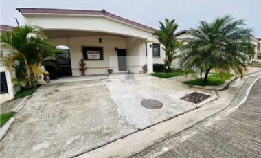 VENDO CASA EN LA CHORRERA 3R (DMFS)