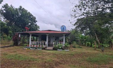 VENDO CASA CON LOTE EN  CHIRIQUI SANTO DOMINGO