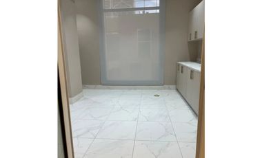 ALQUILO CONSULTORIO U OFICINA EN PUNTA PACIFICA $1800!!!