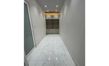 ALQUILO CONSULTORIO U OFICINA EN PUNTA PACIFICA $1800!!!