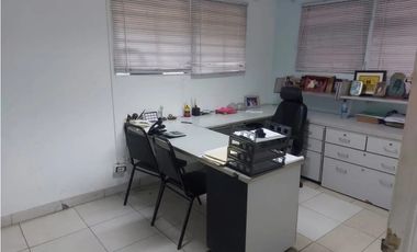 SE ALQUILA CASA COMERCIAL EN MONTE OSCURO $1200!!