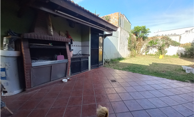 CASA Y DEPTO. EN CASANOVA CENTRO