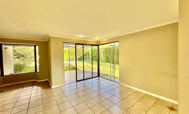 Casa en Arriendo en Sendero Jardín Oriente 2810