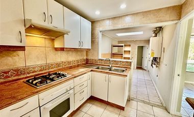 Casa en Arriendo en Sendero Jardín Oriente 2810