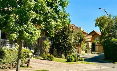 Casa en Arriendo en Sendero Jardín Oriente 2810