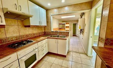 Casa en Arriendo en Sendero Jardín Oriente 2810