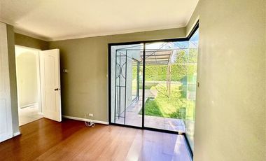 Casa en Arriendo en Sendero Jardín Oriente 2810