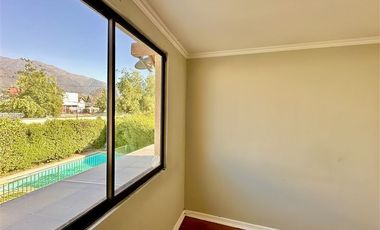 Casa en Arriendo en Sendero Jardín Oriente 2810