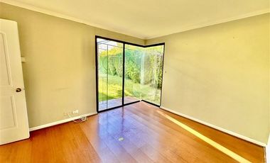 Casa en Arriendo en Sendero Jardín Oriente 2810