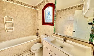 Casa en Arriendo en Sendero Jardín Oriente 2810