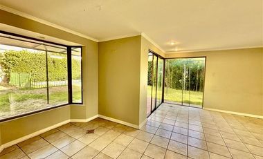 Casa en Arriendo en Sendero Jardín Oriente 2810