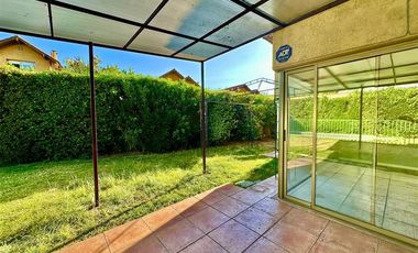 Casa en Arriendo en Sendero Jardín Oriente 2810