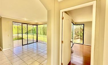 Casa en Arriendo en Sendero Jardín Oriente 2810