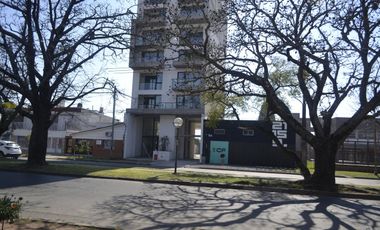 SEMIPISO ALTO, LUMINOSO Y AMPLIO, EXCELENTE RELACION PRECIO CALIDAD   TERRAZA COMUN CON ASADOR