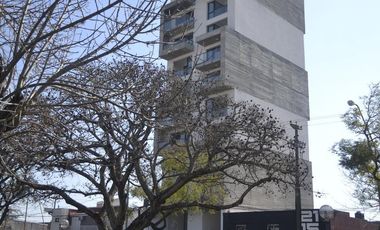 SEMIPISO ALTO, LUMINOSO Y AMPLIO, EXCELENTE RELACION PRECIO CALIDAD   TERRAZA COMUN CON ASADOR