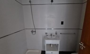SEMIPISO ALTO, LUMINOSO Y AMPLIO, EXCELENTE RELACION PRECIO CALIDAD   TERRAZA COMUN CON ASADOR