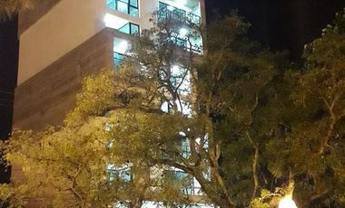 SEMIPISO ALTO, LUMINOSO Y AMPLIO, EXCELENTE RELACION PRECIO CALIDAD   TERRAZA COMUN CON ASADOR
