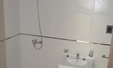 SEMIPISO ALTO, LUMINOSO Y AMPLIO, EXCELENTE RELACION PRECIO CALIDAD   TERRAZA COMUN CON ASADOR