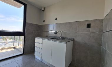 SEMIPISO ALTO, LUMINOSO Y AMPLIO, EXCELENTE RELACION PRECIO CALIDAD   TERRAZA COMUN CON ASADOR