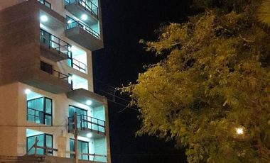 SEMIPISO ALTO, LUMINOSO Y AMPLIO, EXCELENTE RELACION PRECIO CALIDAD   TERRAZA COMUN CON ASADOR