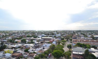 SEMIPISO ALTO, LUMINOSO Y AMPLIO, EXCELENTE RELACION PRECIO CALIDAD   TERRAZA COMUN CON ASADOR
