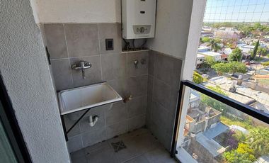 SEMIPISO ALTO, LUMINOSO Y AMPLIO, EXCELENTE RELACION PRECIO CALIDAD   TERRAZA COMUN CON ASADOR