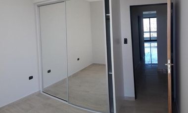 SEMIPISO ALTO, LUMINOSO Y AMPLIO, EXCELENTE RELACION PRECIO CALIDAD   TERRAZA COMUN CON ASADOR