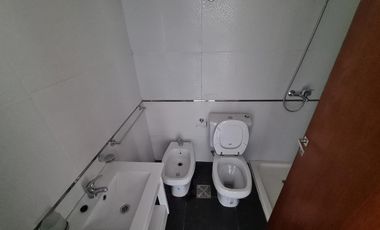 SEMIPISO ALTO, LUMINOSO Y AMPLIO, EXCELENTE RELACION PRECIO CALIDAD   TERRAZA COMUN CON ASADOR