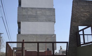 SEMIPISO ALTO, LUMINOSO Y AMPLIO, EXCELENTE RELACION PRECIO CALIDAD   TERRAZA COMUN CON ASADOR