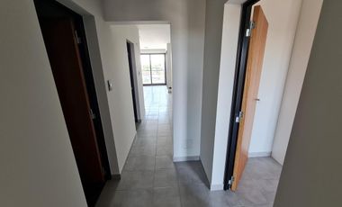 SEMIPISO ALTO, LUMINOSO Y AMPLIO, EXCELENTE RELACION PRECIO CALIDAD   TERRAZA COMUN CON ASADOR