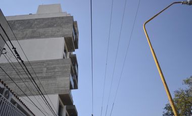 SEMIPISO ALTO, LUMINOSO Y AMPLIO, EXCELENTE RELACION PRECIO CALIDAD   TERRAZA COMUN CON ASADOR