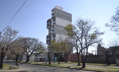 SEMIPISO ALTO, LUMINOSO Y AMPLIO, EXCELENTE RELACION PRECIO CALIDAD   TERRAZA COMUN CON ASADOR