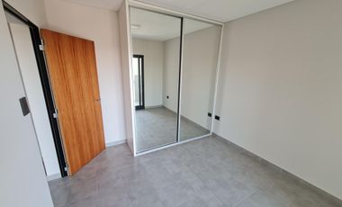 SEMIPISO ALTO, LUMINOSO Y AMPLIO, EXCELENTE RELACION PRECIO CALIDAD   TERRAZA COMUN CON ASADOR