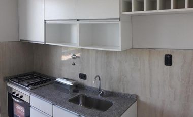 SEMIPISO ALTO, LUMINOSO Y AMPLIO, EXCELENTE RELACION PRECIO CALIDAD   TERRAZA COMUN CON ASADOR